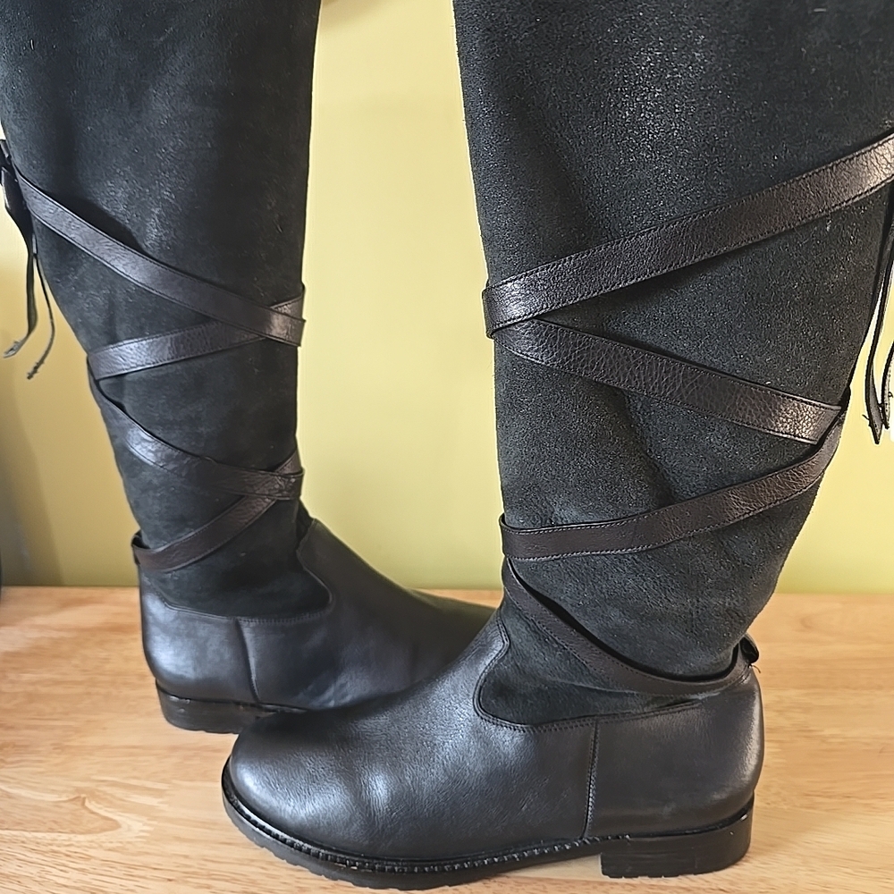 Via Spiga Womens Boot Size 7.5M Tall Black Leather Sheepskin Sherpa Lug Sole